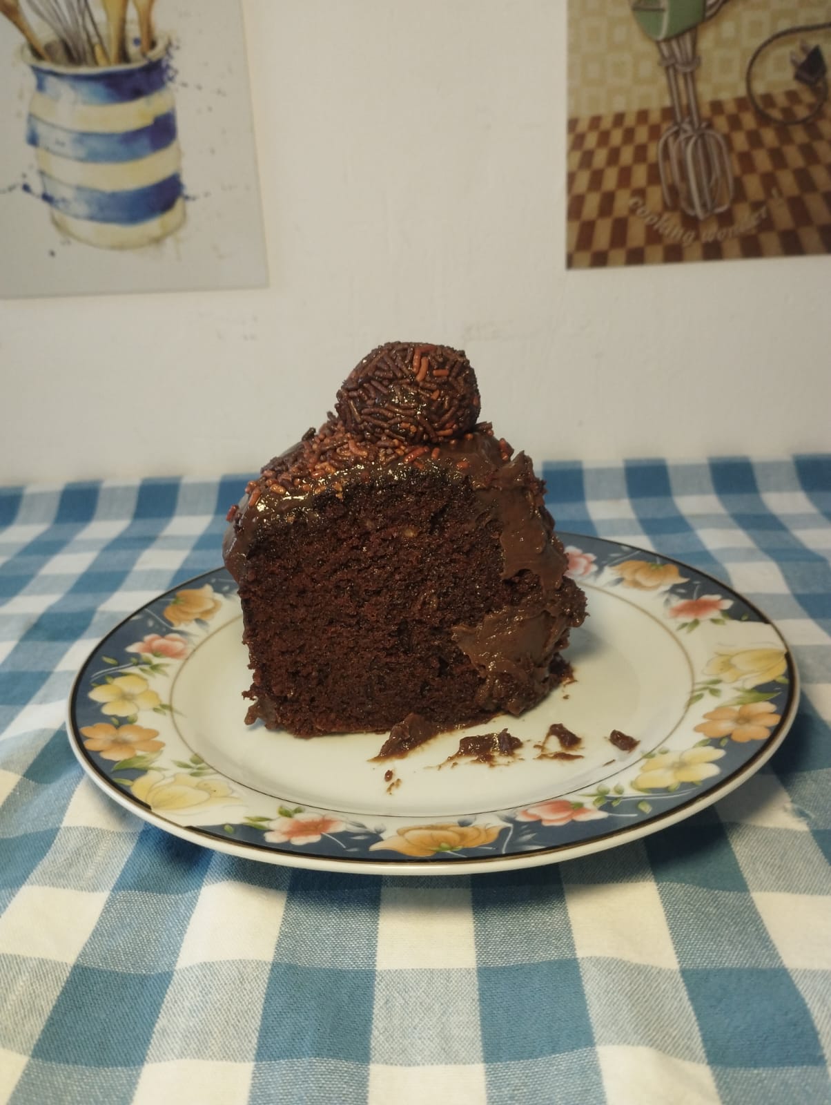Fatia de bolo de chocolate